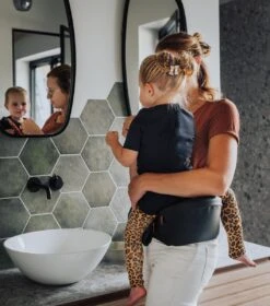 EVE Kids Heupdrager - Baby En Peuter - Heupzitje - Draagzak - Zwart Leer 3 EVE Kids Heupdrager - Baby En Peuter - Heupzitje - Draagzak - Zwart Leer -Babyproducten Promotie Winkel 1058x1200