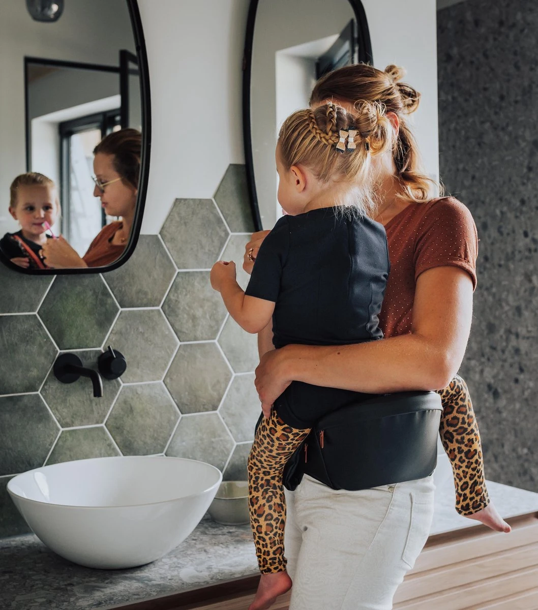EVE kids Heupdrager - Baby En Peuter - Heupzitje - Draagzak - Zwart Leer EVE Kids Heupdrager - Baby En Peuter - Heupzitje - Draagzak - Zwart Leer -Babyproducten Promotie Winkel