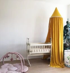 By Baboo Klamboe Baby 245cm - Okergeel - Katoen - Pompons -Babyproducten Promotie Winkel 1160x1200 3