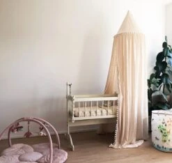 By Baboo Klamboe Baby 245cm - Crème - Katoen - Pompons 4 By Baboo Klamboe Baby 245cm - Crème - Katoen - Pompons -Babyproducten Promotie Winkel 1200x1138 2