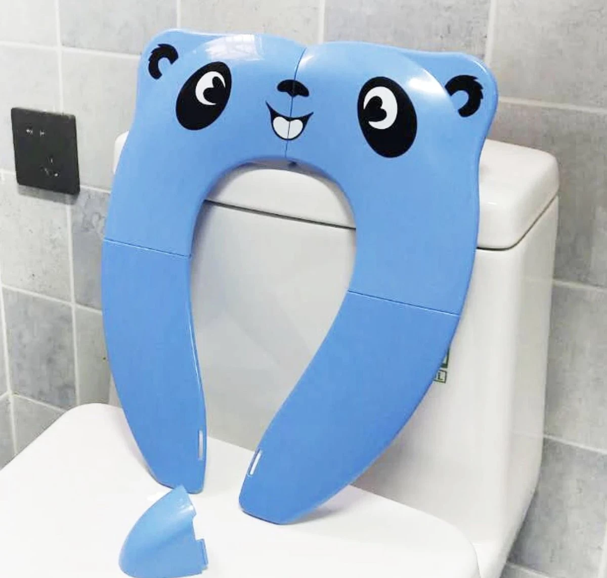 Panda Toiletbril - Opvouwbaar in opbergtasje - voor Kinderen - WC Bril Verkleinen - Zindelijkheidstraining - Blauw Merkloos Panda Toiletbril - Opvouwbaar In Opbergtasje - Voor Kinderen - WC Bril Verkleinen - Zindelijkheidstraining - Blauw -Babyproducten Promotie Winkel 1200x1143 1