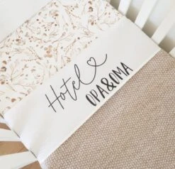 Ledikant Laken | Hotel Opa & Oma | Beddengoed | Baby | Box | Baby Beddengoed 100x 150 | Cadeau | Hip & Mama Box