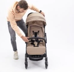 Hamilton By Yoop X1 Plus Buggy – Nieuw, Hoger, Uitgebreider 2023 Model – Premium Stroller Met One Hand Folding Technologie – Kaki – Lichte, Verstelbare En Wendbare Kinderwagen Met Vele Gemakken 8 Hamilton By Yoop X1 Plus Buggy – Nieuw, Hoger, Uitgebreider 2023 Model – Premium Stroller Met One Hand Folding Technologie – Kaki – Lichte, Verstelbare En Wendbare Kinderwagen Met Vele Gemakken -Babyproducten Promotie Winkel 1200x1174 11