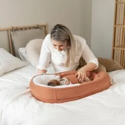 Doomoo Cocoon - Babynestje - Organisch Katoen - 74 X 46 Cm - Tetra Jersey Terracotta -Babyproducten Promotie Winkel 1200x1200 1328