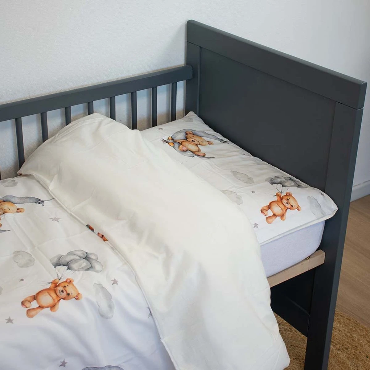 Decoware® Ledikant dekbedovertrek Sweet bear - katoen renforce - 100x135 cm 40x60 cm Decoware® Ledikant Dekbedovertrek Sweet Bear - Katoen Renforce - 100x135 Cm 40x60 Cm -Babyproducten Promotie Winkel 1200x1200 1370