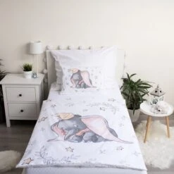 Disney Dumbo BABY Dekbedovertrek, Stars - 100 X 135 Cm - Katoen 4 Disney Dumbo BABY Dekbedovertrek, Stars - 100 X 135 Cm - Katoen -Babyproducten Promotie Winkel 1200x1200 1377