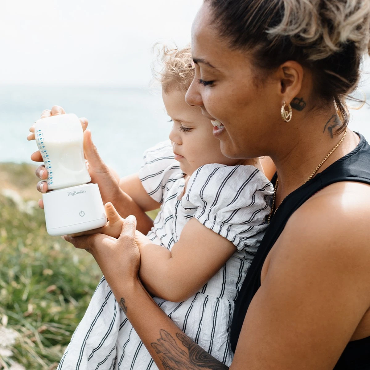 MyBambini's Bottle Warmer Pro™ - Draagbare Baby Flessenwarmer voor Onderweg - Blauw - Geschikt voor Dr. Brown's (brede hals), Suavinex & J Bimbi MyBambini's Bottle Warmer Pro™ - Draagbare Baby Flessenwarmer Voor Onderweg - Blauw - Geschikt Voor Dr. Brown's (brede Hals), Suavinex & J Bimbi -Babyproducten Promotie Winkel 1200x1200 1646