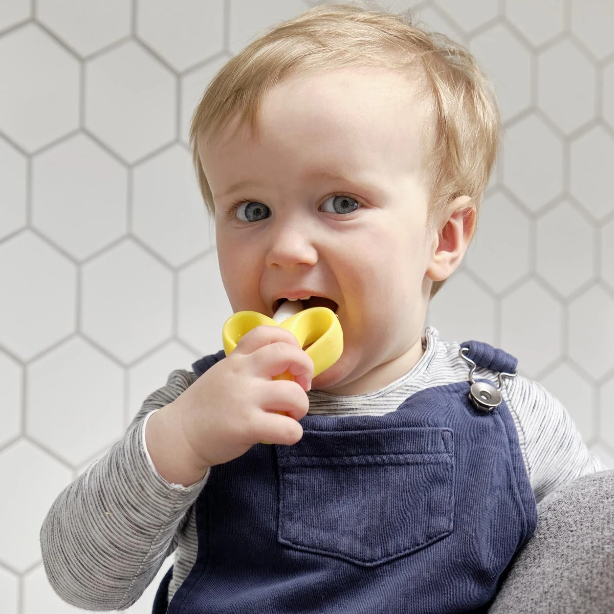 Baby banaan tandenborstel/bijtspeeltje – Geel - baby tandenborstel - bij doorkomende tandjes - tandvlees massage - babytandenborstel - peuter tandenborstel Baby Banaan Tandenborstel/bijtspeeltje – Geel - Baby Tandenborstel - Bij Doorkomende Tandjes - Tandvlees Massage - Babytandenborstel - Peuter Tandenborstel -Babyproducten Promotie Winkel 1200x1200 1959