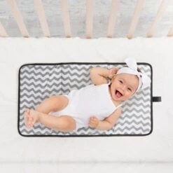 Brisby Slijtvaste Luiertas – Verzorgingstas - Two Tone Zwart En Donkergrijs - Inclusief Verschoonmatje - Isoleervakken - Met Geïntegreerde Kinderwagen Haken 7 Brisby Slijtvaste Luiertas – Verzorgingstas - Two Tone Zwart En Donkergrijs - Inclusief Verschoonmatje - Isoleervakken - Met Geïntegreerde Kinderwagen Haken -Babyproducten Promotie Winkel 1200x1200 2221