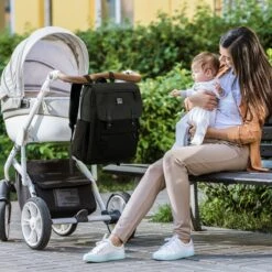 Brisby Slijtvaste Luiertas – Verzorgingstas - Two Tone Zwart En Donkergrijs - Inclusief Verschoonmatje - Isoleervakken - Met Geïntegreerde Kinderwagen Haken 9 Brisby Slijtvaste Luiertas – Verzorgingstas - Two Tone Zwart En Donkergrijs - Inclusief Verschoonmatje - Isoleervakken - Met Geïntegreerde Kinderwagen Haken -Babyproducten Promotie Winkel 1200x1200 2223