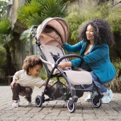 Hamilton By Yoop X1 Plus Buggy – Nieuw, Hoger, Uitgebreider 2023 Model – Premium Stroller Met One Hand Folding Technologie – Kaki – Lichte, Verstelbare En Wendbare Kinderwagen Met Vele Gemakken 6 Hamilton By Yoop X1 Plus Buggy – Nieuw, Hoger, Uitgebreider 2023 Model – Premium Stroller Met One Hand Folding Technologie – Kaki – Lichte, Verstelbare En Wendbare Kinderwagen Met Vele Gemakken -Babyproducten Promotie Winkel 1200x1200 2343