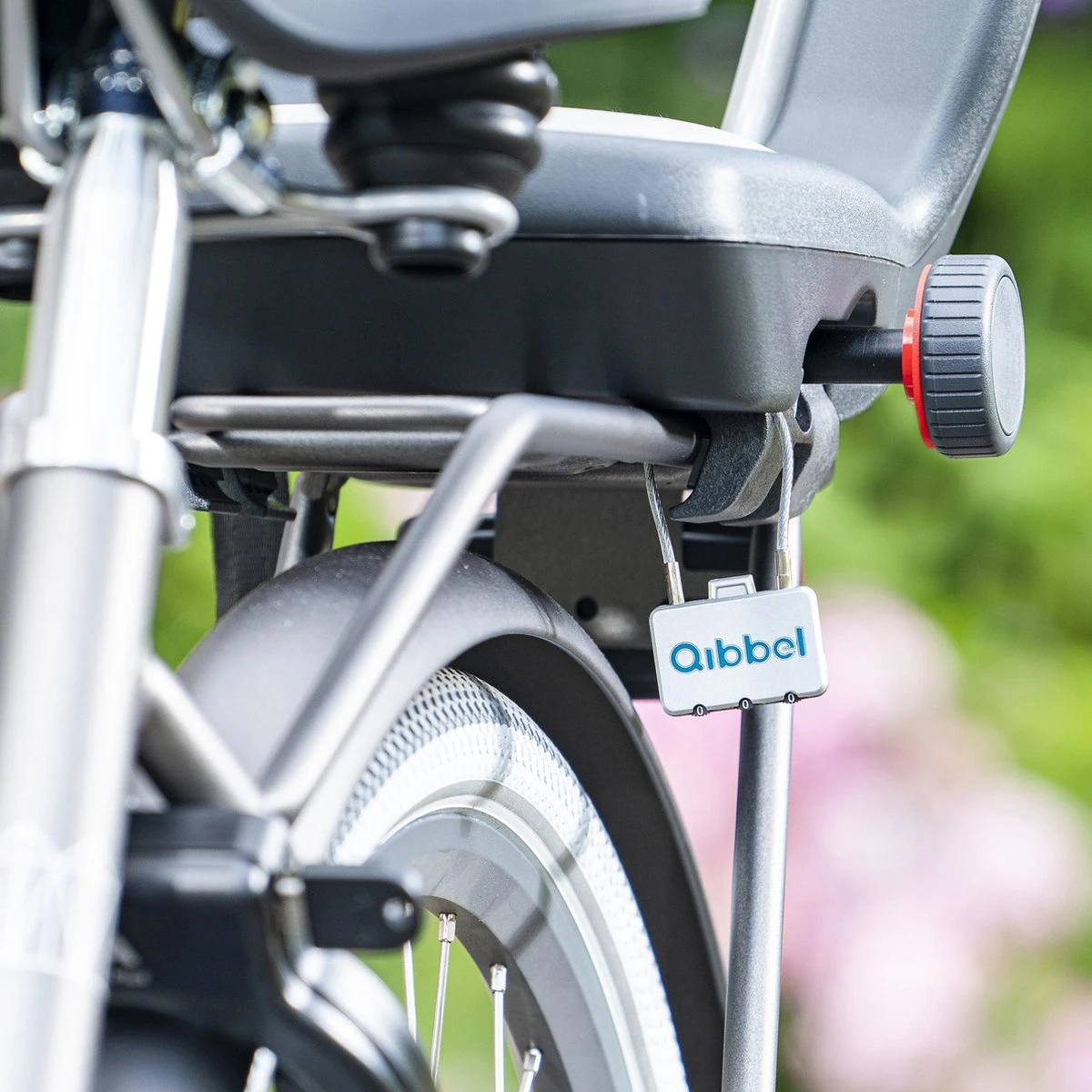 Qibbel 6+ Junior Fietsstoeltje Achter - Zwart met bruin kussentje Qibbel 6+ Junior Fietsstoeltje Achter - Zwart Met Bruin Kussentje -Babyproducten Promotie Winkel 1200x1200 2387