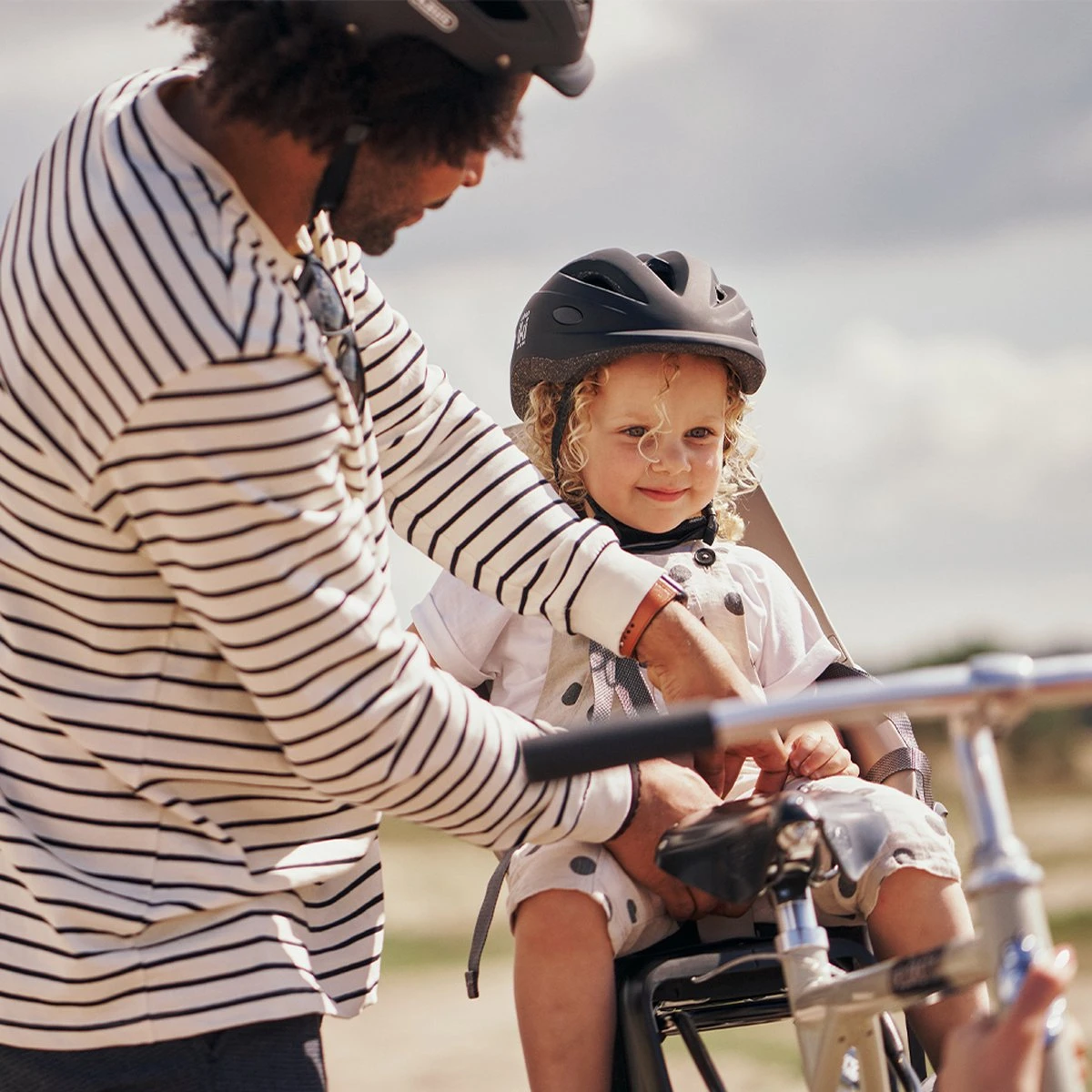 Urban Iki Fietsstoeltje Achter - Inaho Beige/Bincho Black Urban Iki Fietsstoeltje Achter - Inaho Beige/Bincho Black -Babyproducten Promotie Winkel 1200x1200 2430