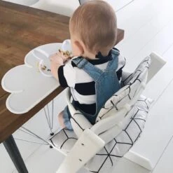 Ukje Stoelverkleiner - Geschikt Voor Stokke Tripp Trapp - Geplastificeerd - Kinderstoel - Kussenset - Wit Geblokt - Extra Dik -Babyproducten Promotie Winkel 1200x1200 3003