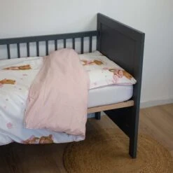 Decoware® Ledikant Dekbedovertrek Ballerina Beer - Katoen Renforce - 100x135 Cm - 40x60 Cm 2 Decoware® Ledikant Dekbedovertrek Ballerina Beer - Katoen Renforce - 100x135 Cm - 40x60 Cm -Babyproducten Promotie Winkel 1200x1200 886