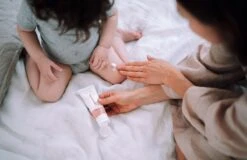 Naïf Vette Crème Voor De Gevoelige Huid - Baby En Kind - 75 Ml – Met Natuurlijke Ingrediënten -Babyproducten Promotie Winkel 1200x776 2