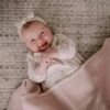 Wiegdeken Wol - Pure Baby Love - Bee - Zacht Roze