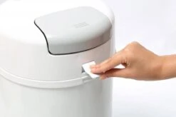 DiaperPail - Soft Grey - Luieremmer Met Speciale Luiersluis - Werkt Met Normale Vuilniszakken 4 DiaperPail - Soft Grey - Luieremmer Met Speciale Luiersluis - Werkt Met Normale Vuilniszakken -Babyproducten Promotie Winkel 1200x799 13