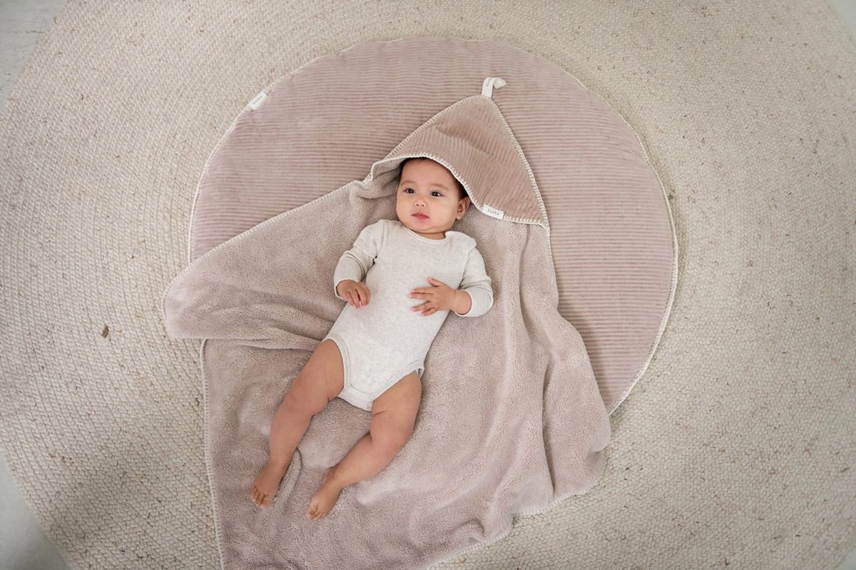 Koeka Omslagdoek baby teddy Vik - roze Koeka Omslagdoek Baby Teddy Vik - Roze -Babyproducten Promotie Winkel 1200x799 40