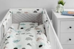 Sensillo Baby Bedbumper - Bedomrander - Anti Stootrand Ledikant - Bed Zijbeschermers - 180x30cm - Grijze Wolkjes -Babyproducten Promotie Winkel 1200x800 150