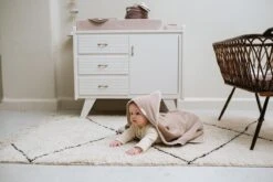 Koeka Omslagdoek Baby Teddy Vik - Roze 4 Koeka Omslagdoek Baby Teddy Vik - Roze -Babyproducten Promotie Winkel 1200x800 237