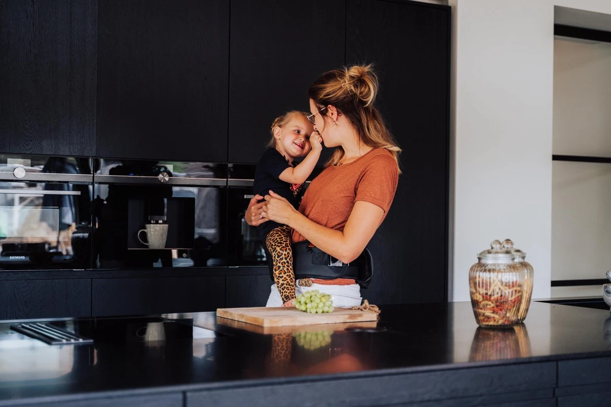 EVE kids Heupdrager - Baby En Peuter - Heupzitje - Draagzak - Zwart Leer EVE Kids Heupdrager - Baby En Peuter - Heupzitje - Draagzak - Zwart Leer -Babyproducten Promotie Winkel 1200x800 577