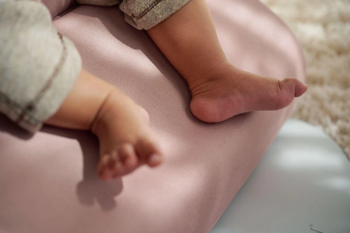 BabyBjörn Wipstoel Bliss Lichtgrijs frame - Cotton kroonblad quilt - Oudroze - Ergonomisch - Verstelbaar - Inklapbaar BabyBjörn Wipstoel Bliss Lichtgrijs Frame - Cotton Kroonblad Quilt - Oudroze - Ergonomisch - Verstelbaar - Inklapbaar -Babyproducten Promotie Winkel 1200x800 629