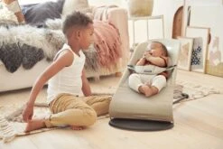 BabyBjörn Wipstoel Balance Soft Zwart Frame - Cotton - Khaki-Beige - Ergonomisch - Verstelbaar - Inklapbaar -Babyproducten Promotie Winkel 1200x800 640