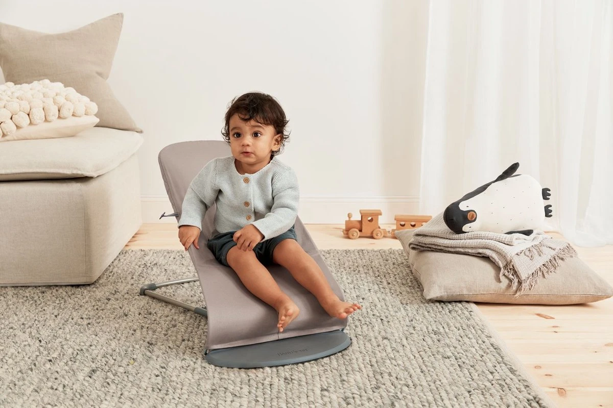 BabyBjörn Wipstoel Bliss Donkergrijs frame - Cotton klassiek quilt - Zandgrijs - Ergonomisch - Verstelbaar - Inklapbaar BabyBjörn Wipstoel Bliss Donkergrijs Frame - Cotton Klassiek Quilt - Zandgrijs - Ergonomisch - Verstelbaar - Inklapbaar -Babyproducten Promotie Winkel 1200x800 647