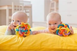 Playgro Buigbare Bendy Ball - Grijp- En Bijtspeelgoed - Incl Rammelaar - Activiteitenbal -Babyproducten Promotie Winkel 1200x802 10