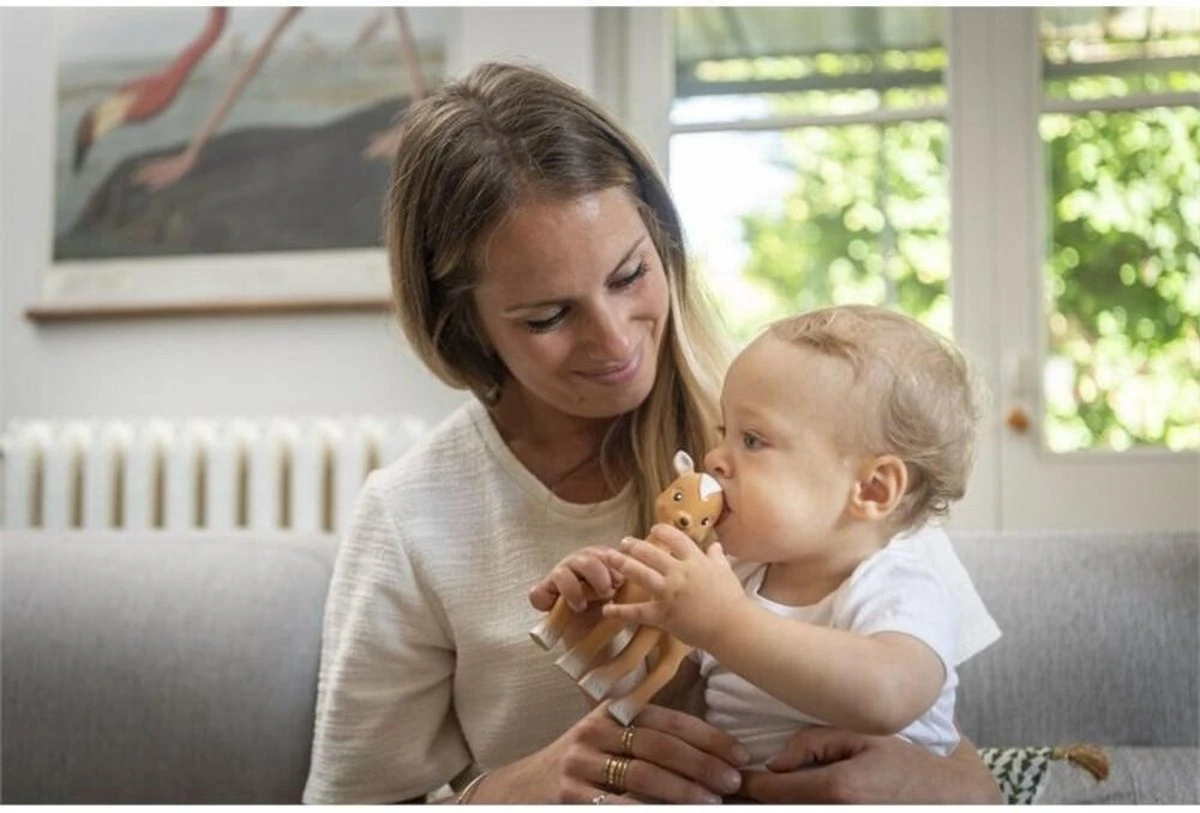 Sophie de giraf- Bijtspeelgoed - FanFan het hertje - 100% natuurlijk rubber Sophie De Giraf- Bijtspeelgoed - FanFan Het Hertje - 100% Natuurlijk Rubber -Babyproducten Promotie Winkel 1200x813 6