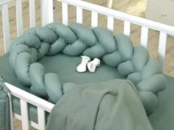 MamaLoes Amy Pure Stonegreen 210 Cm Braided Bedbumper 80122 -Babyproducten Promotie Winkel 1200x900 48
