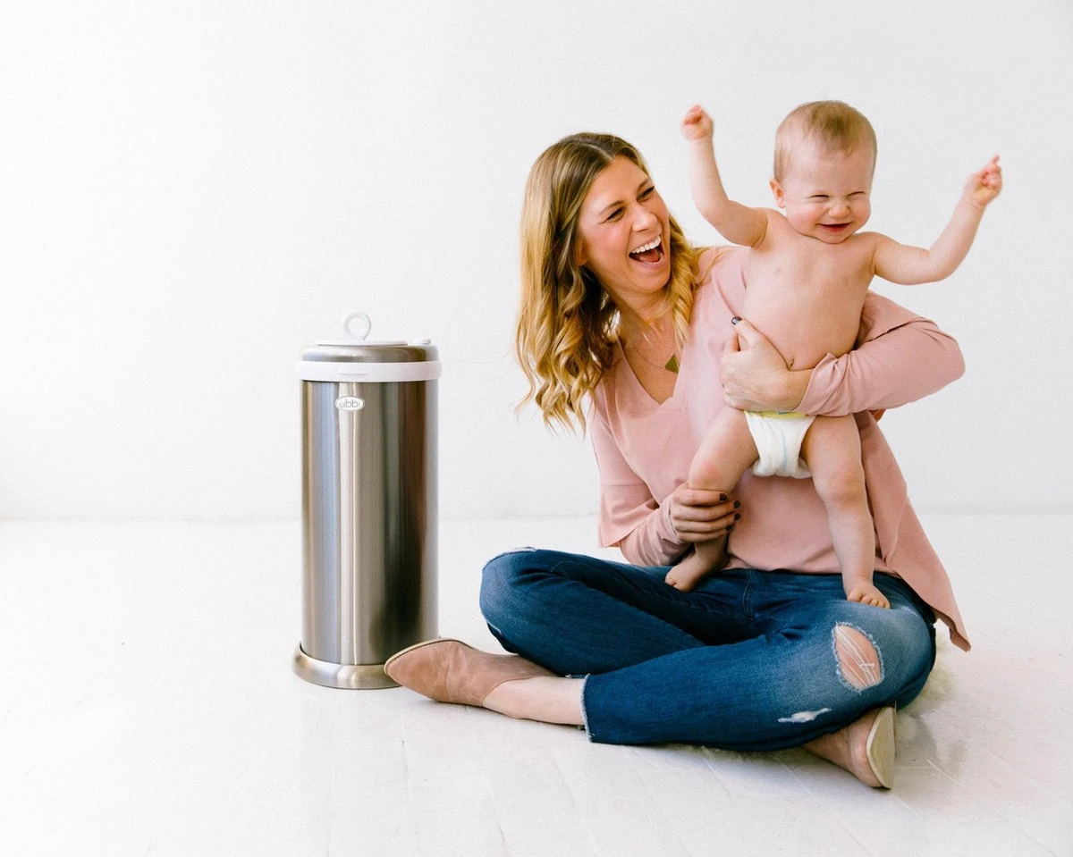 Ubbi Luieremmer - Zilver - Metaal - Geurloos - Geen navulcassettes nodig Ubbi® Ubbi Luieremmer - Zilver - Metaal - Geurloos - Geen Navulcassettes Nodig -Babyproducten Promotie Winkel 1200x959 2