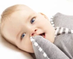 Love To Dream™ Babyslaapzak Swaddle Up™ - Inbakeren - Baby 0-3 Maanden - 3.5-6 Kg - All Season - Grijs -Babyproducten Promotie Winkel 1200x972 3