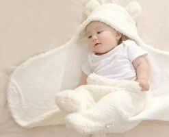 Fiory Baby Wikkeldoek Teddybeer| Inbakerdoek| Slaapzak| Zachte Vacht| Kinderwagen| Muts En Oortjes| Eerste Baby Maanden| Roze -Babyproducten Promotie Winkel 1200x973 1