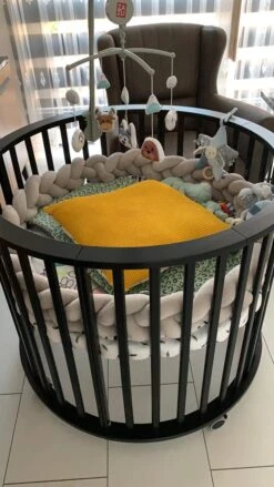 IL BAMBINI Gevlochten Baby Bed Bumper Treccia - Bedomrander - Box Omrander - Hoofdbeschermer - Boxrand - Bedbumper - Stootrand - Boxomrander - (3 Meter) Grijs 6 IL BAMBINI Gevlochten Baby Bed Bumper Treccia - Bedomrander - Box Omrander - Hoofdbeschermer - Boxrand - Bedbumper - Stootrand - Boxomrander - (3 Meter) Grijs -Babyproducten Promotie Winkel 675x1200 4