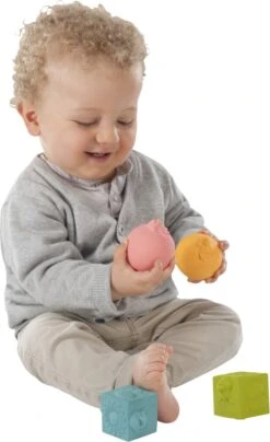 Sophie De Giraf - So Pure - Ballen En Blokken -Babyproducten Promotie Winkel 733x1200 7