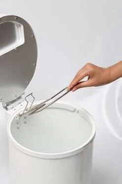 DiaperPail - Clear White - Luieremmer Met Speciale Luiersluis - Werkt Met Normale Vuilniszakken - Luxe Luieremmer - Geen Speciale Cassettes - Geen Geurtjes - Makkelijk Schoon Te Maken - Is Gemaakt Van Aluminium 4 DiaperPail - Clear White - Luieremmer Met Speciale Luiersluis - Werkt Met Normale Vuilniszakken - Luxe Luieremmer - Geen Speciale Cassettes - Geen Geurtjes - Makkelijk Schoon Te Maken - Is Gemaakt Van Aluminium -Babyproducten Promotie Winkel 798x1200 1