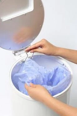 DiaperPail - Clear White - Luieremmer Met Speciale Luiersluis - Werkt Met Normale Vuilniszakken - Luxe Luieremmer - Geen Speciale Cassettes - Geen Geurtjes - Makkelijk Schoon Te Maken - Is Gemaakt Van Aluminium 7 DiaperPail - Clear White - Luieremmer Met Speciale Luiersluis - Werkt Met Normale Vuilniszakken - Luxe Luieremmer - Geen Speciale Cassettes - Geen Geurtjes - Makkelijk Schoon Te Maken - Is Gemaakt Van Aluminium -Babyproducten Promotie Winkel 798x1200 3