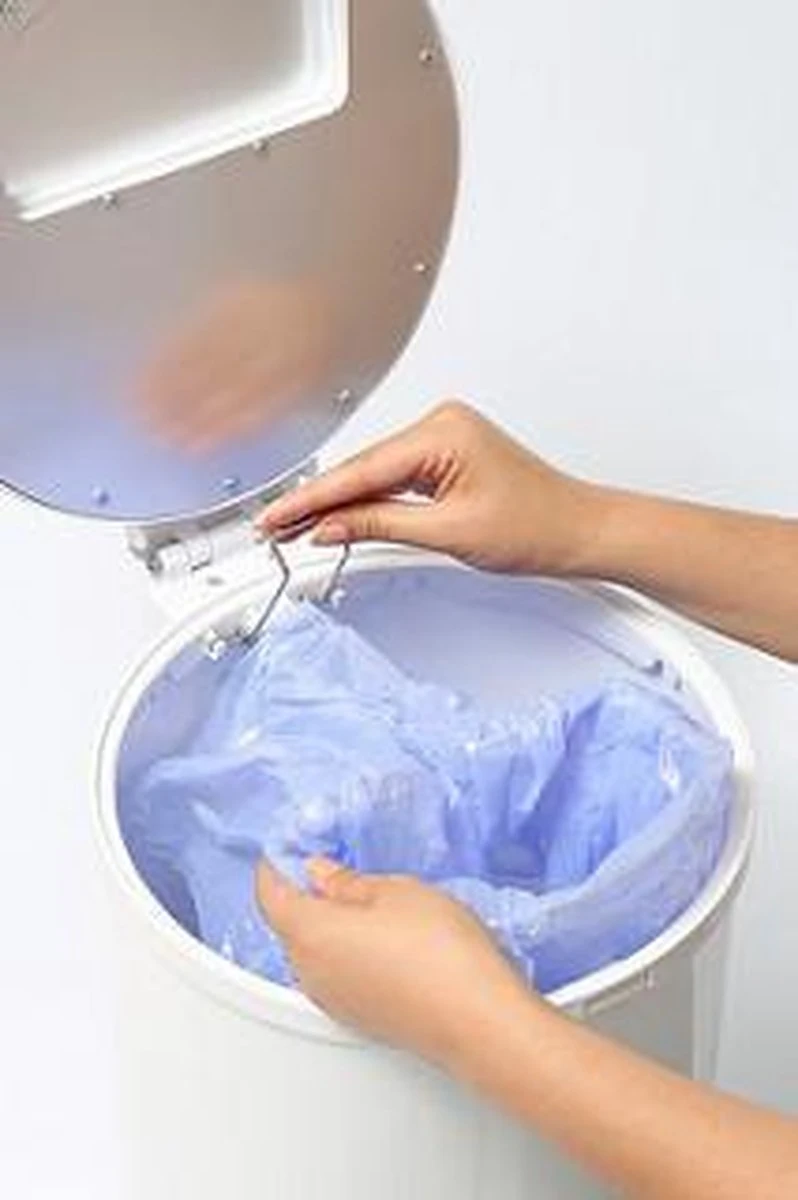 DiaperPail - Clear White - Luieremmer met speciale luiersluis - Werkt met normale vuilniszakken - Luxe luieremmer - Geen speciale cassettes - Geen geurtjes - Makkelijk schoon te maken - Is gemaakt van Aluminium DiaperPail - Clear White - Luieremmer Met Speciale Luiersluis - Werkt Met Normale Vuilniszakken - Luxe Luieremmer - Geen Speciale Cassettes - Geen Geurtjes - Makkelijk Schoon Te Maken - Is Gemaakt Van Aluminium -Babyproducten Promotie Winkel 798x1200 3