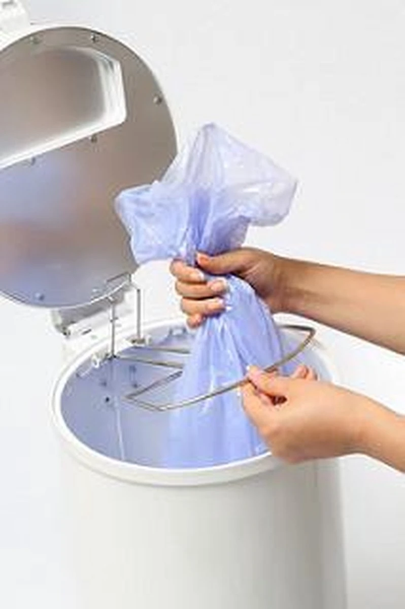 DiaperPail - Clear White - Luieremmer met speciale luiersluis - Werkt met normale vuilniszakken - Luxe luieremmer - Geen speciale cassettes - Geen geurtjes - Makkelijk schoon te maken - Is gemaakt van Aluminium DiaperPail - Clear White - Luieremmer Met Speciale Luiersluis - Werkt Met Normale Vuilniszakken - Luxe Luieremmer - Geen Speciale Cassettes - Geen Geurtjes - Makkelijk Schoon Te Maken - Is Gemaakt Van Aluminium -Babyproducten Promotie Winkel 798x1200 4