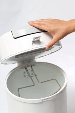 DiaperPail - Soft Grey - Luieremmer Met Speciale Luiersluis - Werkt Met Normale Vuilniszakken 8 DiaperPail - Soft Grey - Luieremmer Met Speciale Luiersluis - Werkt Met Normale Vuilniszakken -Babyproducten Promotie Winkel 799x1200 12