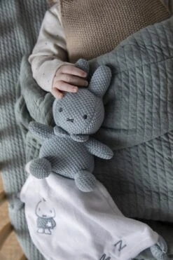 Tiamo Collection Nijntje Knuffeldoekje - Green Knit 2 Tiamo Collection Nijntje Knuffeldoekje - Green Knit -Babyproducten Promotie Winkel 799x1200 90