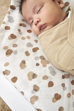 SwaddleMeyco Inbakerdoek Uni - Sand - 4-6 Maanden 2 SwaddleMeyco Inbakerdoek Uni - Sand - 4-6 Maanden -Babyproducten Promotie Winkel 800x1200 229