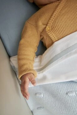 Meyco Bies Wieglaken - Light Blue - 75x100cm 2 Meyco Bies Wieglaken - Light Blue - 75x100cm -Babyproducten Promotie Winkel 800x1200 281