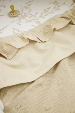 Meyco Ruffle Wieglaken - Sand - 75x100cm -Babyproducten Promotie Winkel 800x1200 290