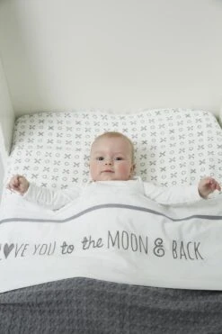 Meyco Love You To The Moon & Back Wieglaken - Grey - 75x100cm -Babyproducten Promotie Winkel 800x1200 296