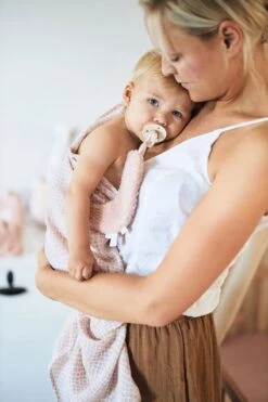 Jollein Speendoekje Moon - Pale Pink -Babyproducten Promotie Winkel 800x1200 389