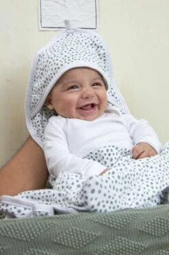 Meyco Badcape Basic Jersey/Cheetah 2-pack - Forest Green - 80x80cm 4 Meyco Badcape Basic Jersey/Cheetah 2-pack - Forest Green - 80x80cm -Babyproducten Promotie Winkel 800x1200 45