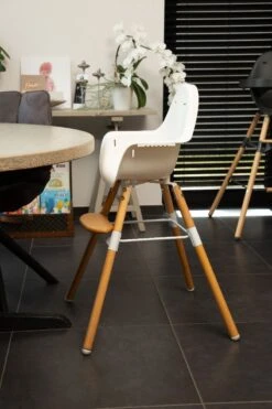 Childhome Childwood Evolu 2 - Kinderstoel 2 In 1 Met Beugel - Naturel/Wit -Babyproducten Promotie Winkel 800x1200 506
